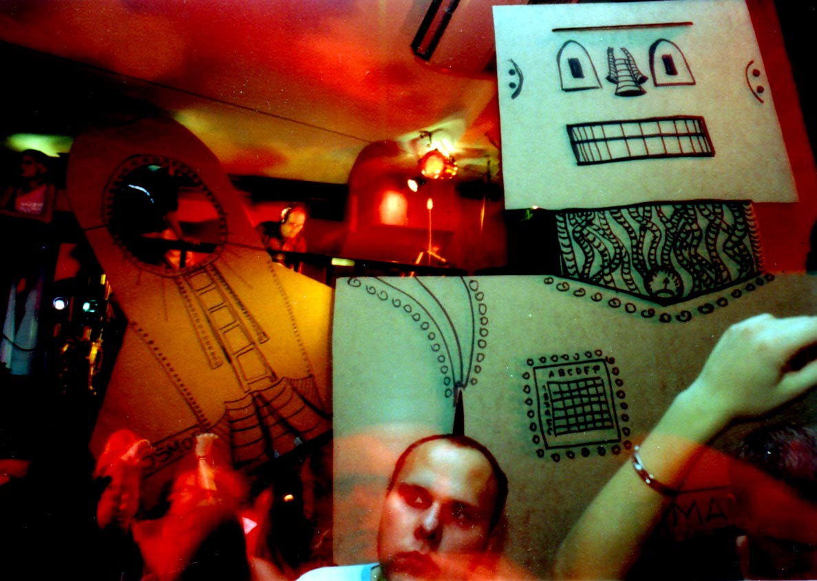Impreza "Atak Robotów" w klubie Orgazna 2002. 